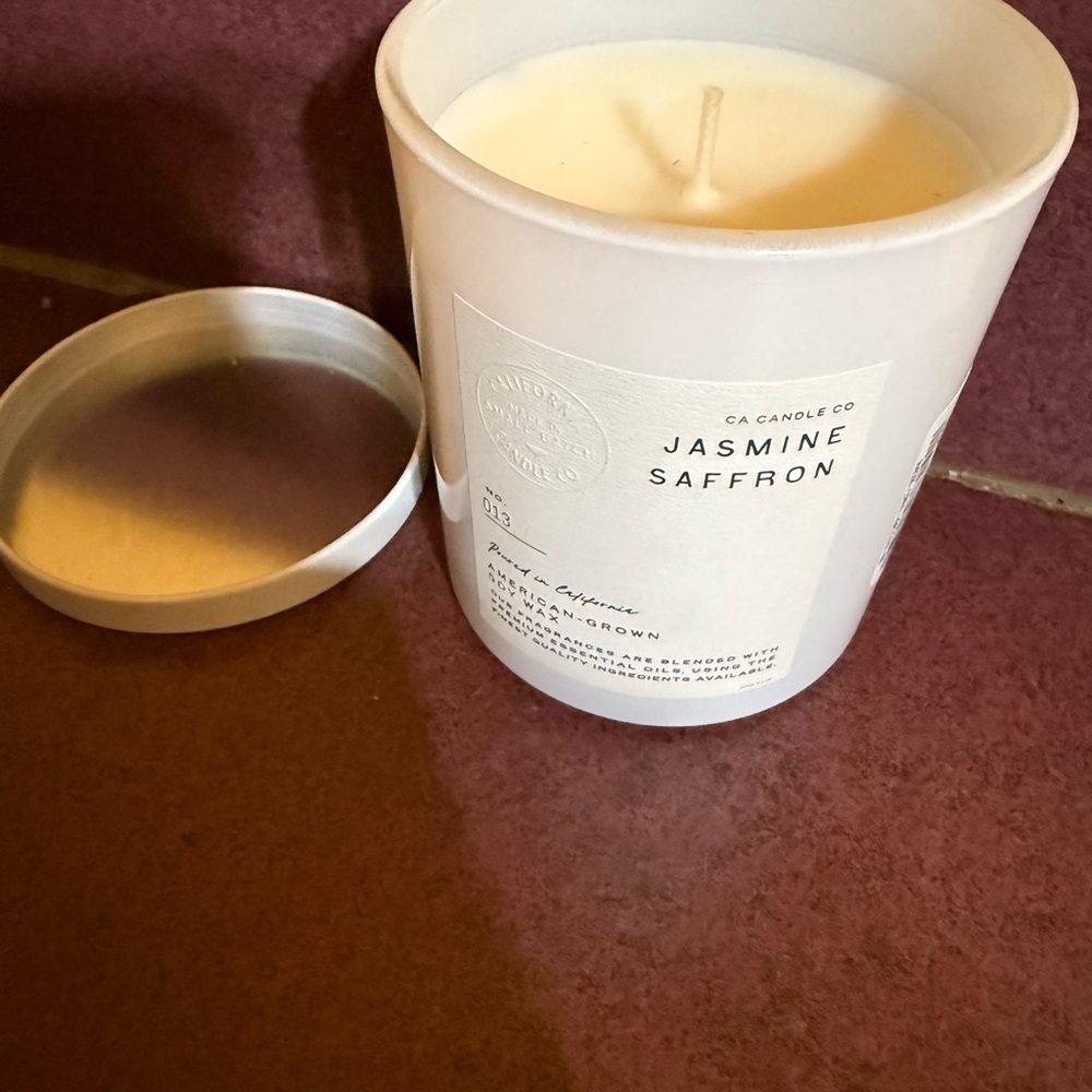 Jasmine Saffron Scented Candle - White